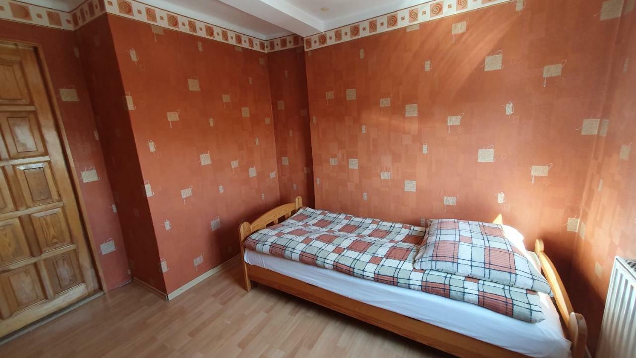 Pokoje Do Wynajecia Piastowska Miedzyrzecz Bagian luar foto